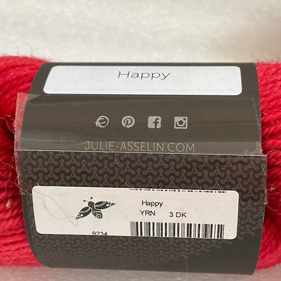 JULIE ASSELIN Leizu DK SW Merino & Silk Yarn | 2 Skeins, 520 Yards | Happy (Red) - Picture 4 of 4